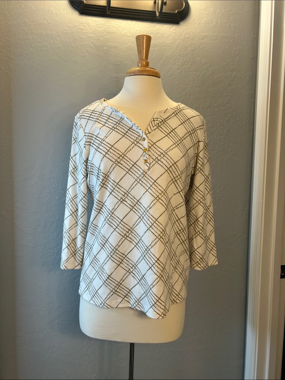 Karen Scott Women's Top in Ivory and Gold